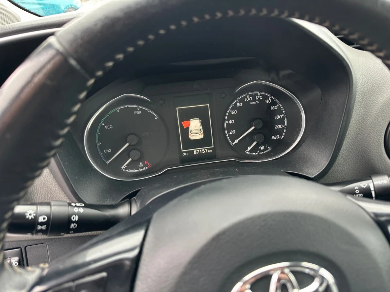 Toyota Yaris 1.5i HYBRID, снимка 8 - Автомобили и джипове - 48440641