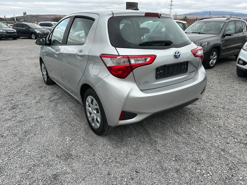 Toyota Yaris 1.5i HYBRID, снимка 4 - Автомобили и джипове - 48440641