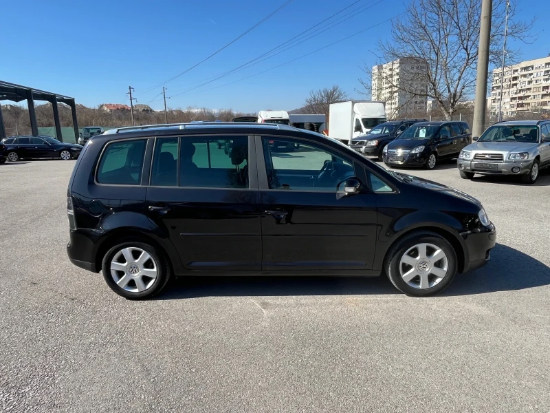 VW Touran 2.0TDi Highline, снимка 6 - Автомобили и джипове - 49373043