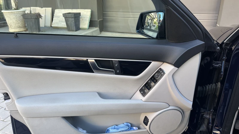 Mercedes-Benz C 200, снимка 10 - Автомобили и джипове - 51492105