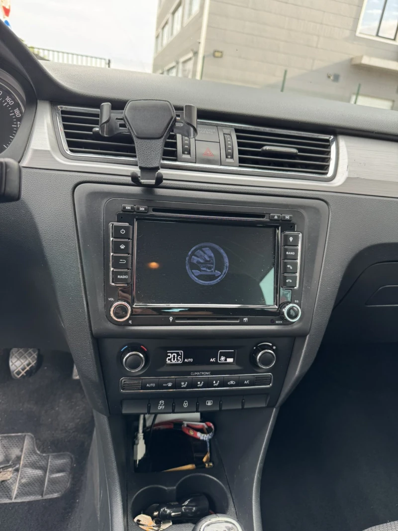 Skoda Rapid, снимка 15 - Автомобили и джипове - 51902594