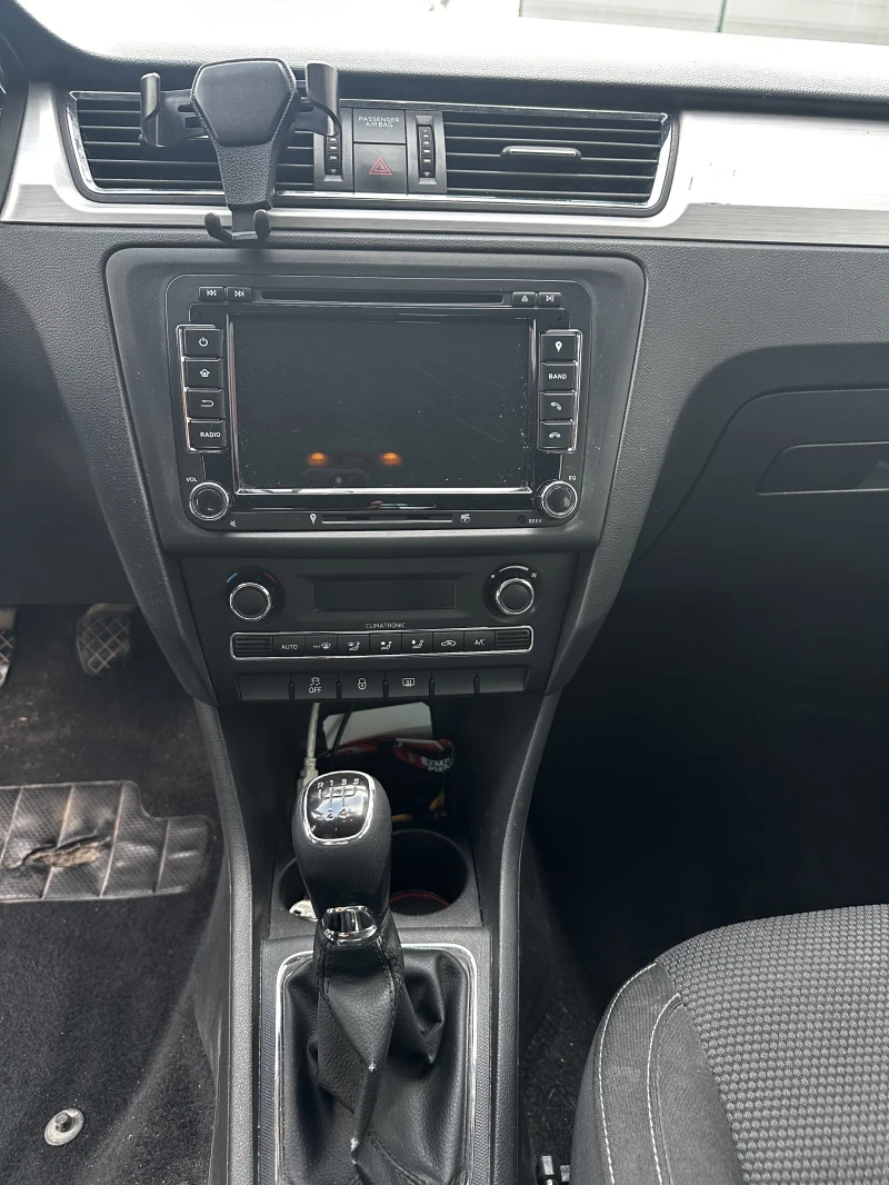 Skoda Rapid, снимка 10 - Автомобили и джипове - 51902594