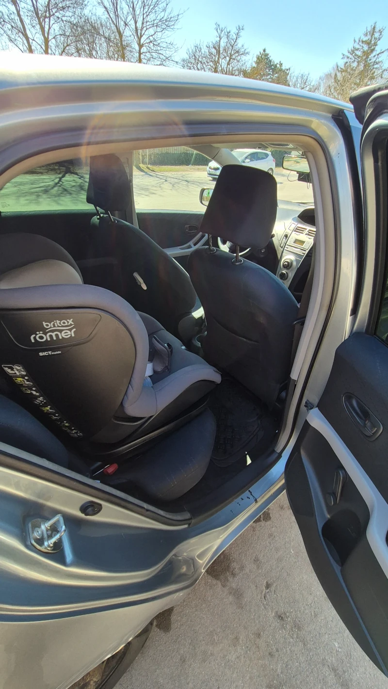 Toyota Yaris, снимка 11 - Автомобили и джипове - 53268795