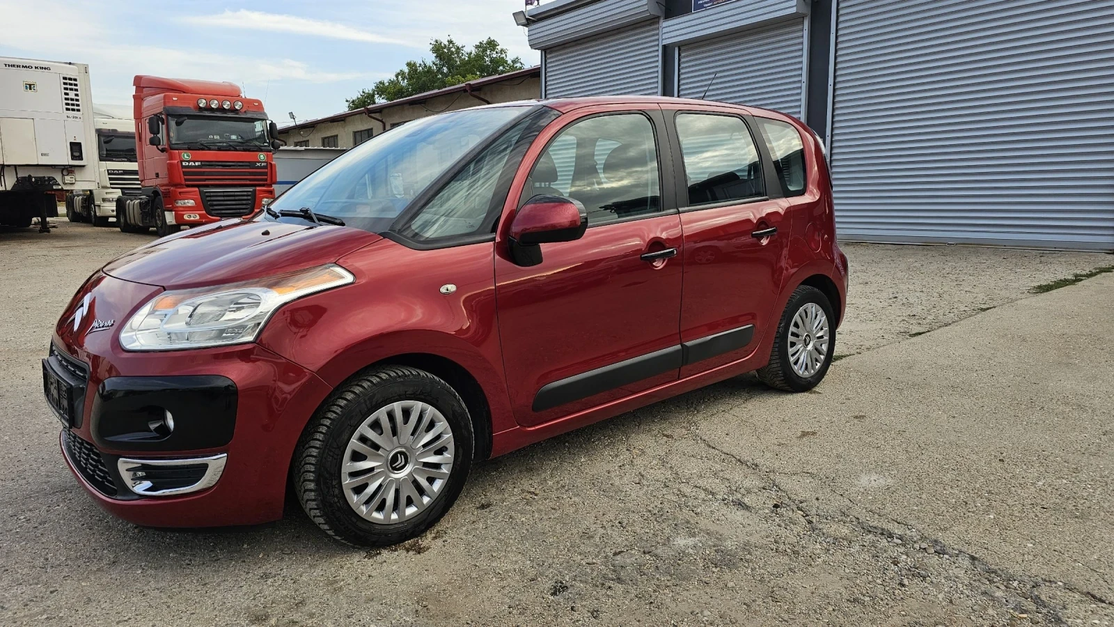 Citroen C3 Picasso КАТО НОВА, КЛИМАТРОНИК, НАВИГАЦИЯ  - изображение 4