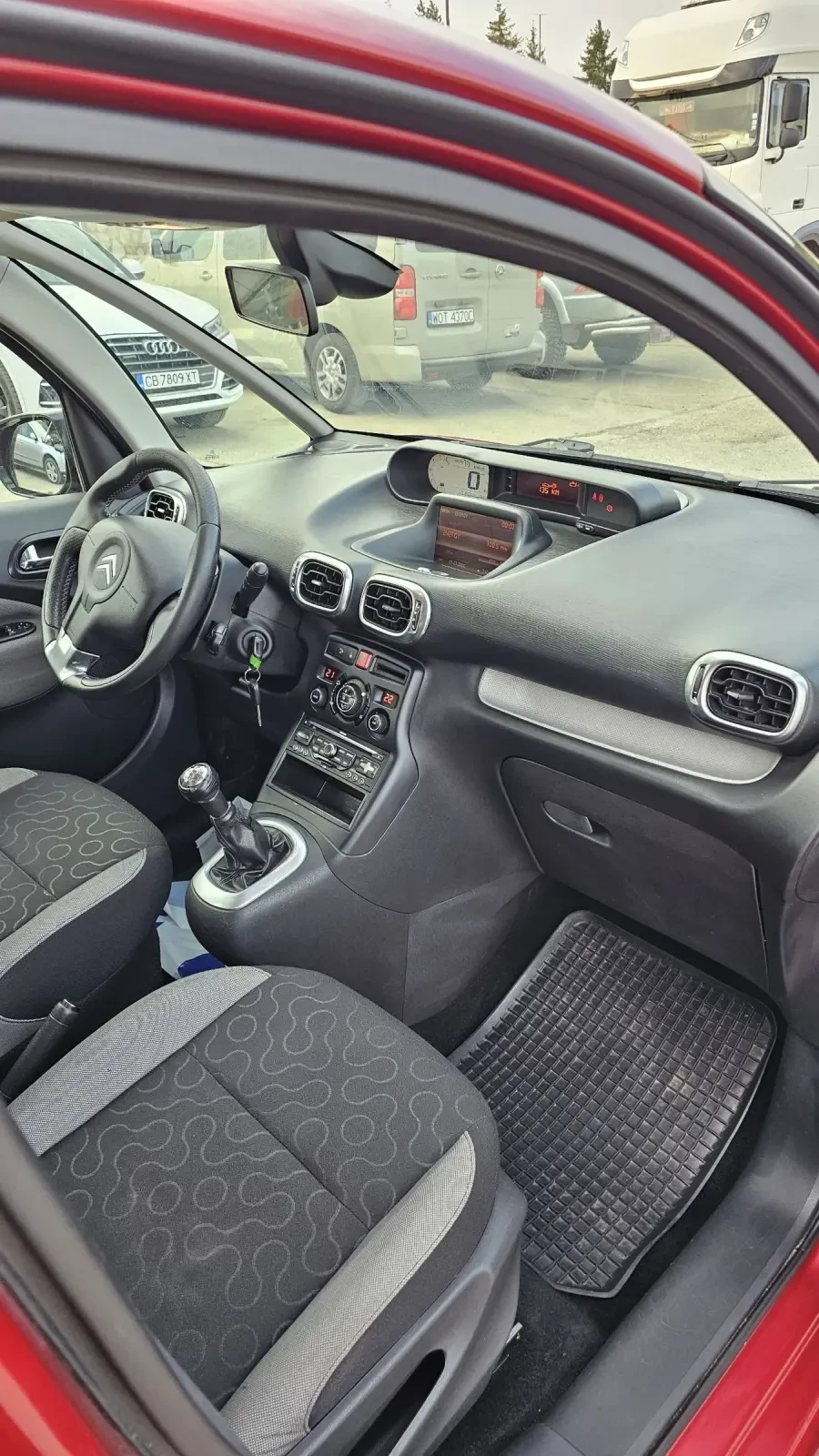Citroen C3 Picasso КАТО НОВА, КЛИМАТРОНИК, НАВИГАЦИЯ  - изображение 10