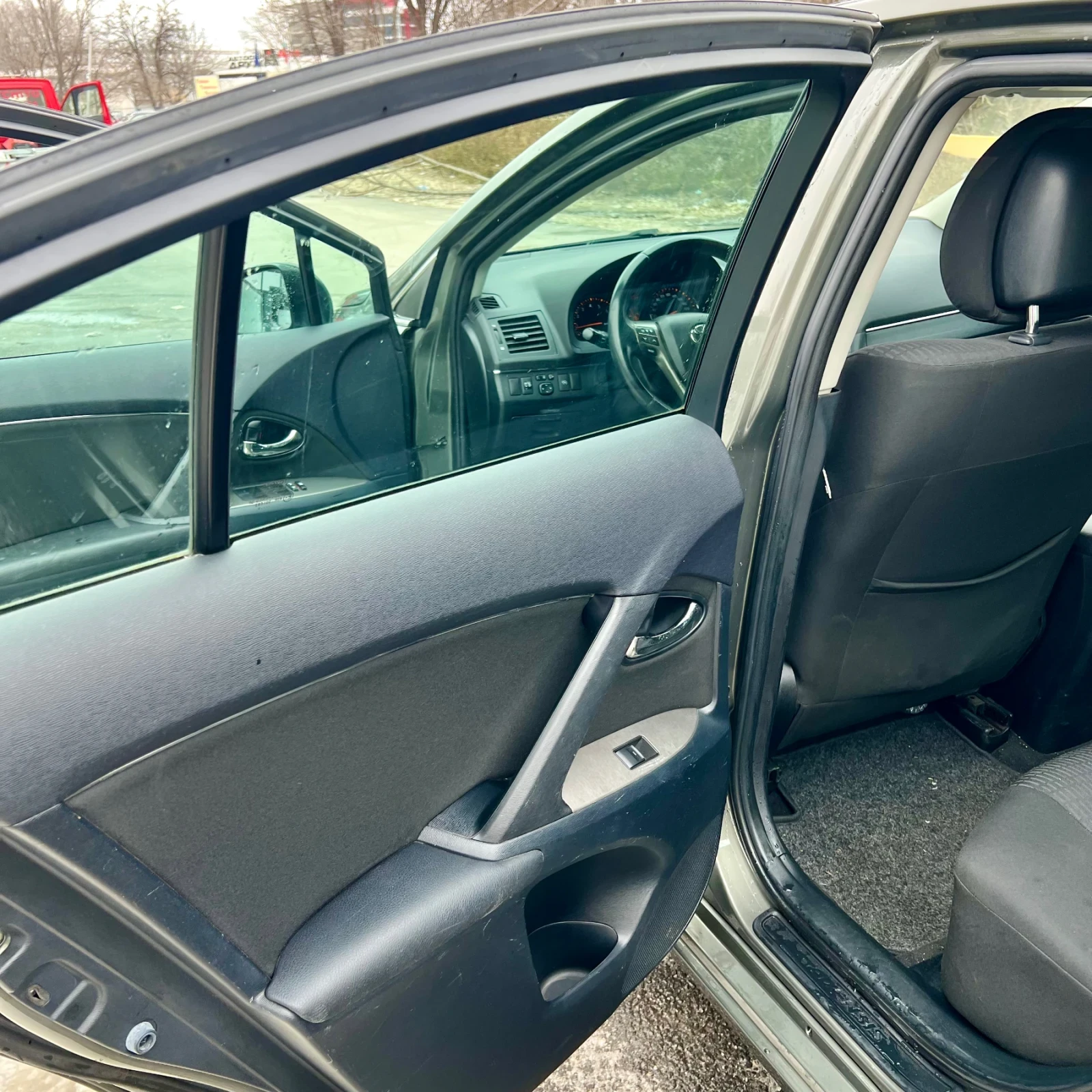 Toyota Avensis | Mobile.bg � ����������� 12
