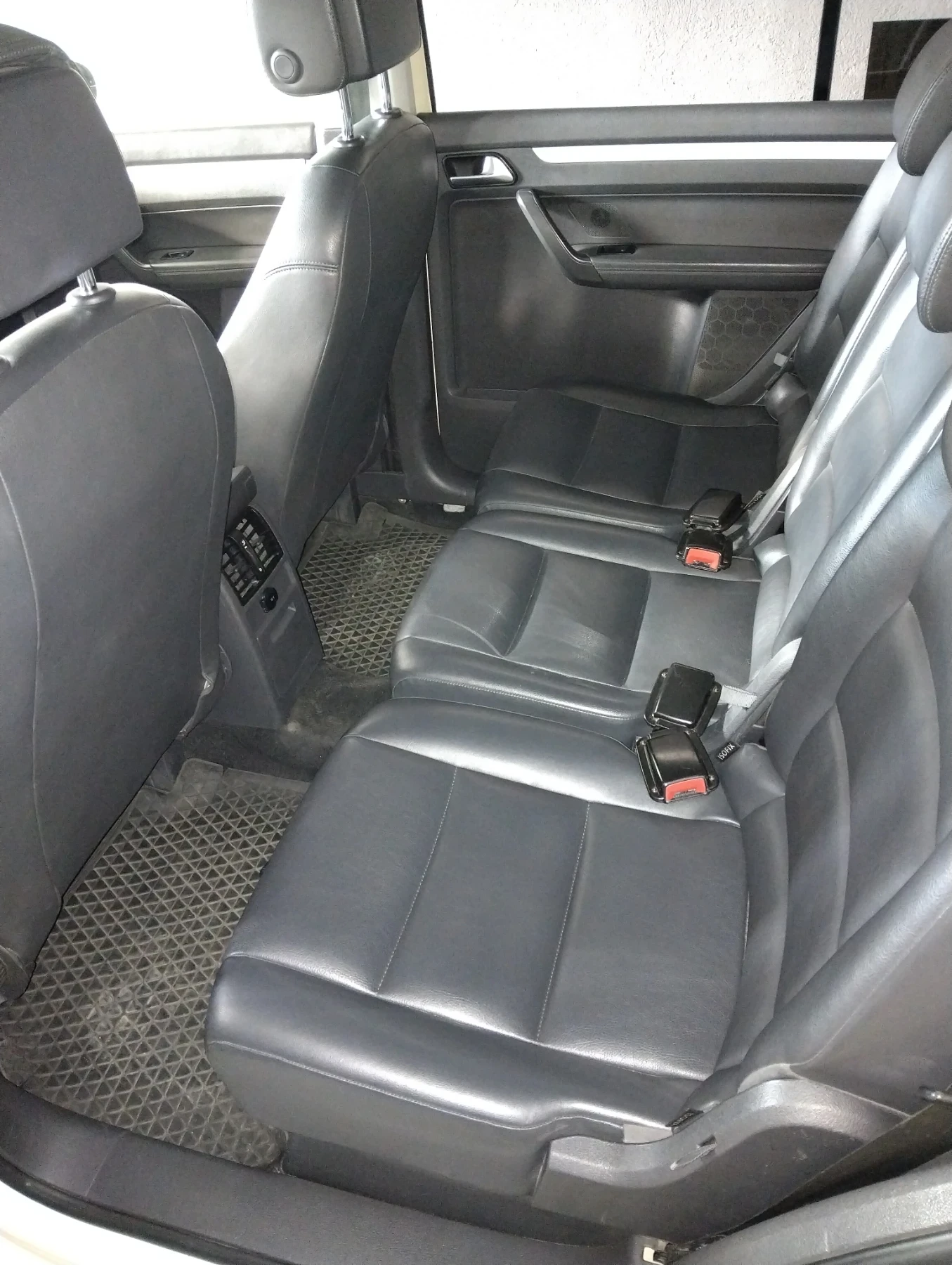 VW Touran 1, 4 TSI ecofuel  - изображение 10