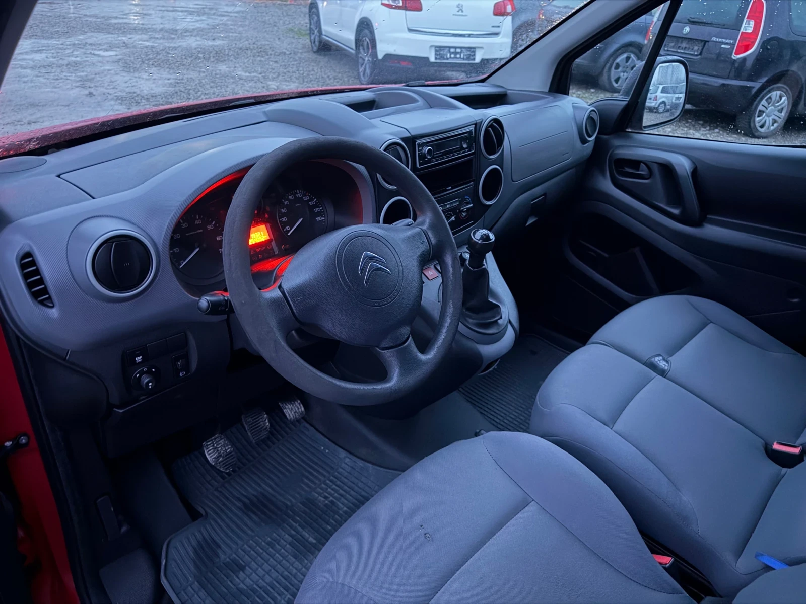 Citroen Berlingo 1.6HDI-90PS-КЛИМАТИК - изображение 10