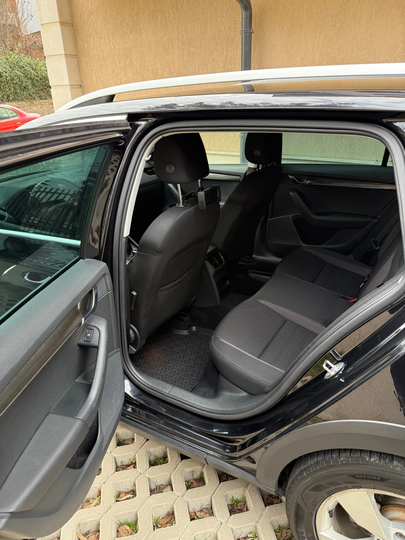 Skoda Octavia Scout, снимка 13 - Автомобили и джипове - 53858553