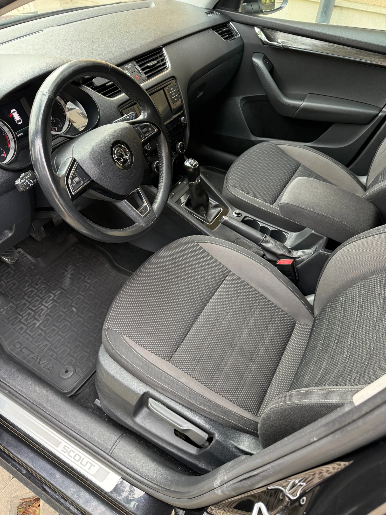 Skoda Octavia Scout, снимка 10 - Автомобили и джипове - 53858553