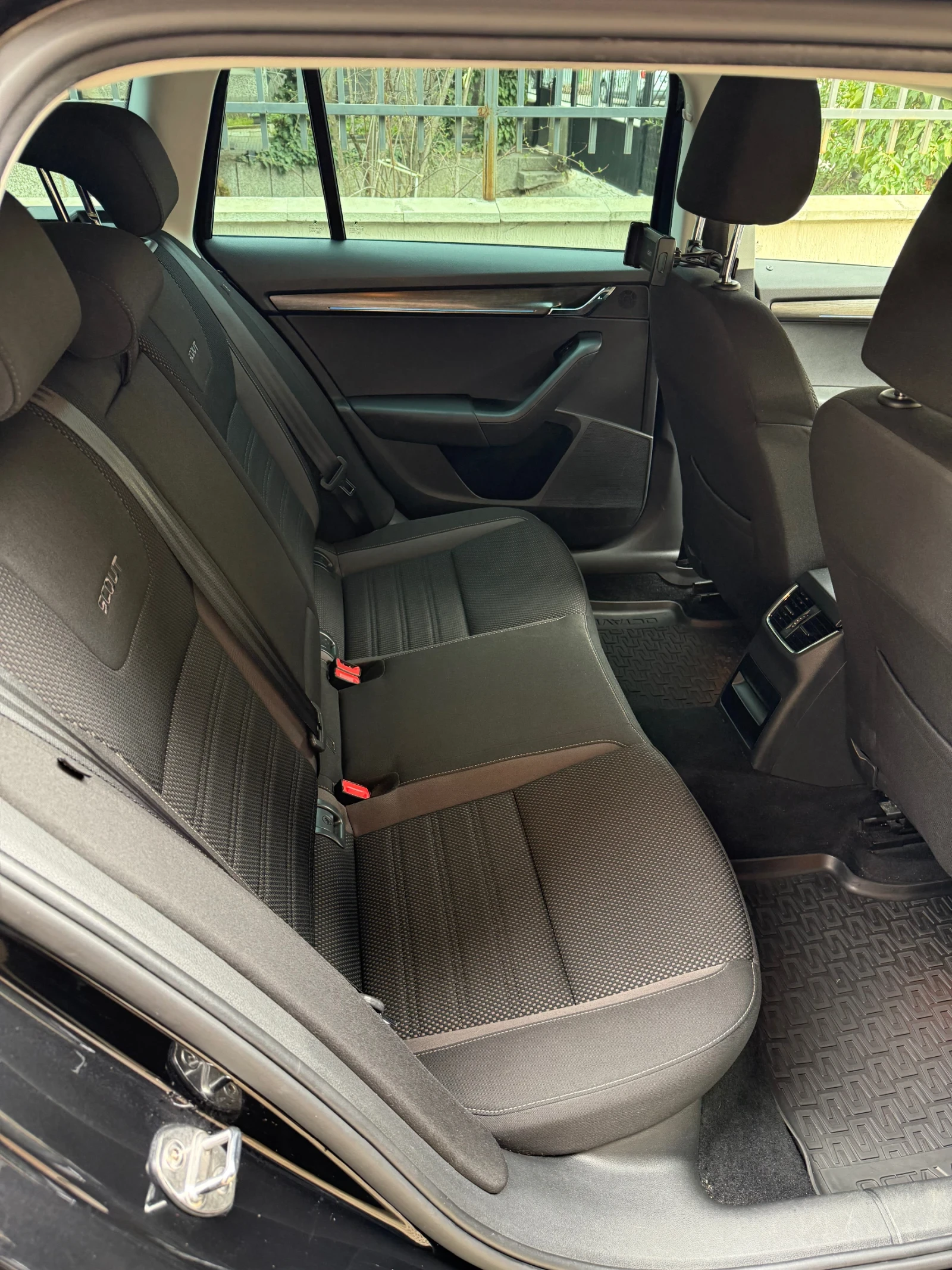 Skoda Octavia Scout, снимка 15 - Автомобили и джипове - 53858553