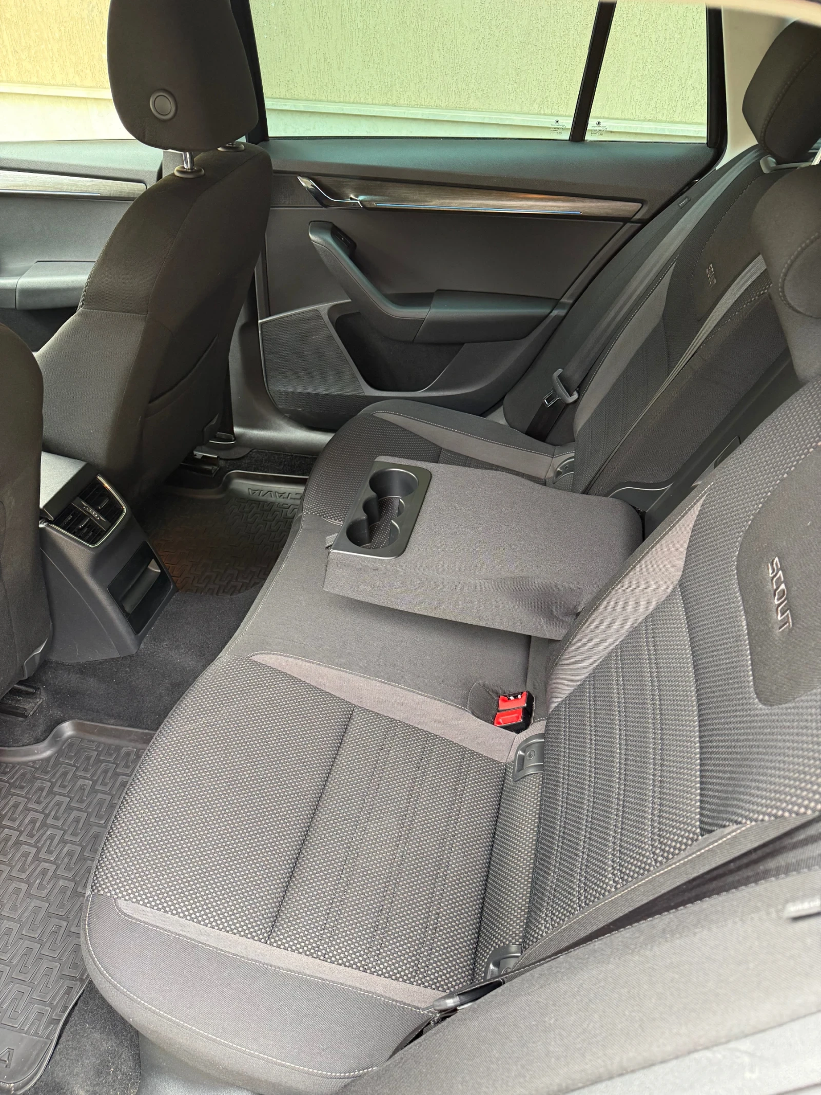 Skoda Octavia Scout, снимка 14 - Автомобили и джипове - 53858553