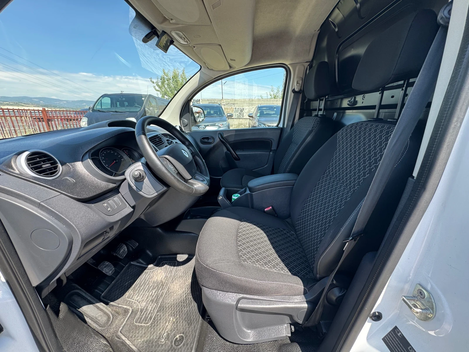Renault Kangoo 1.5DCI, снимка 9 - Автомобили и джипове - 55138008