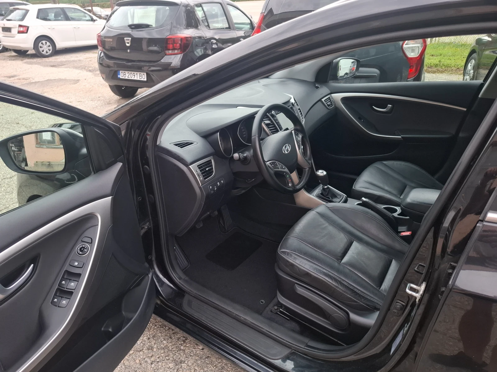 Hyundai I30 1.6 NAVI Кожа, снимка 9 - Автомобили и джипове - 55453201