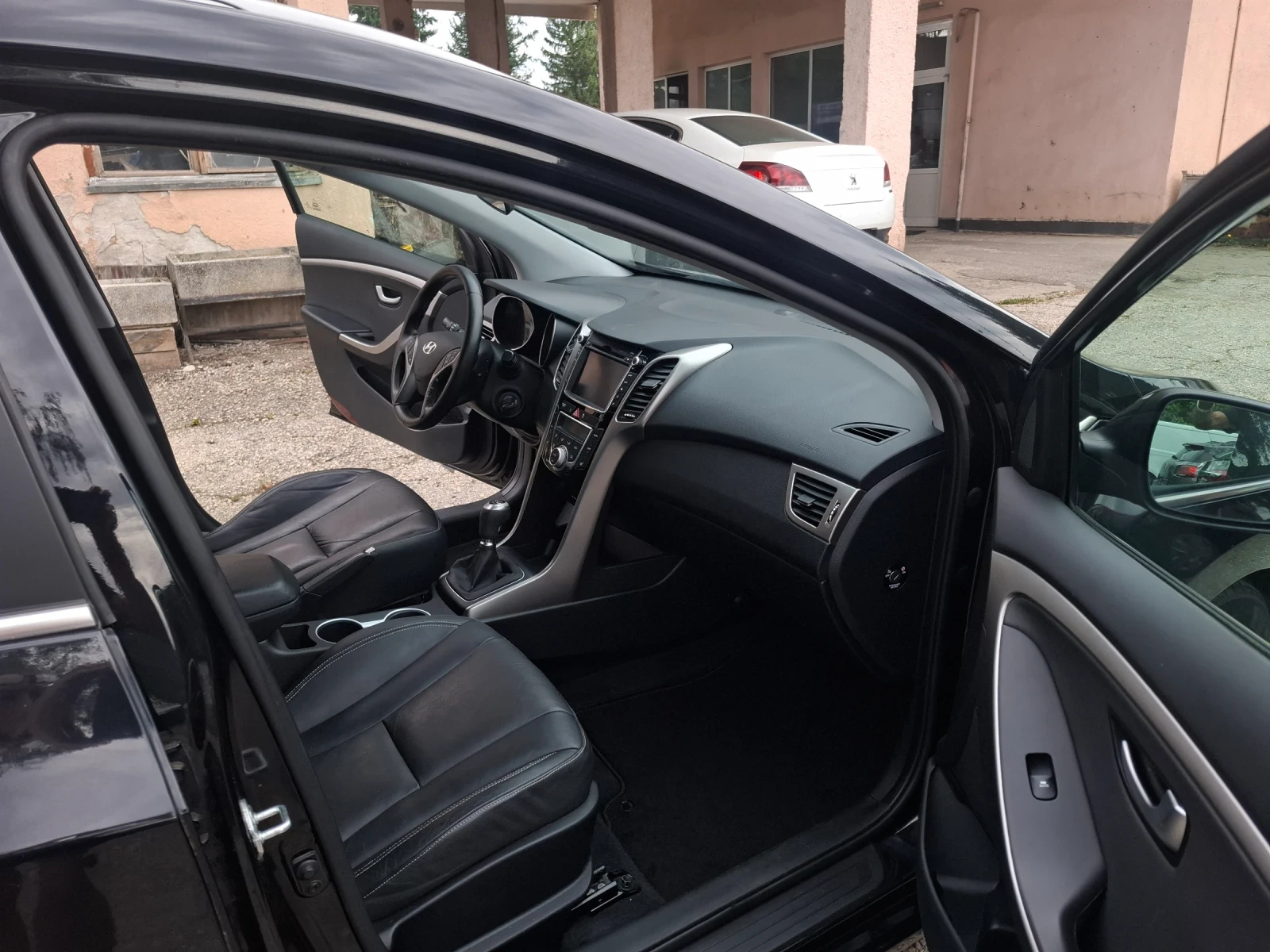 Hyundai I30 1.6 NAVI Кожа, снимка 11 - Автомобили и джипове - 55453201