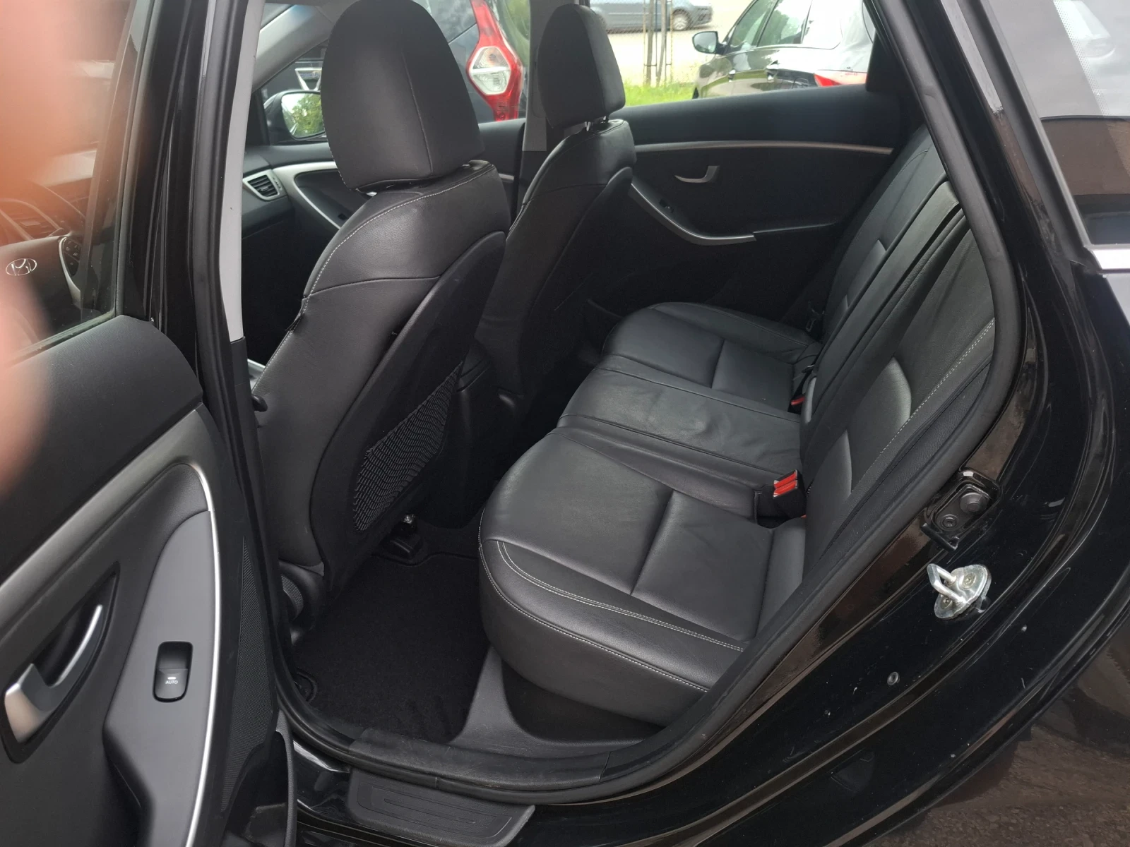 Hyundai I30 1.6 NAVI Кожа, снимка 14 - Автомобили и джипове - 55453201