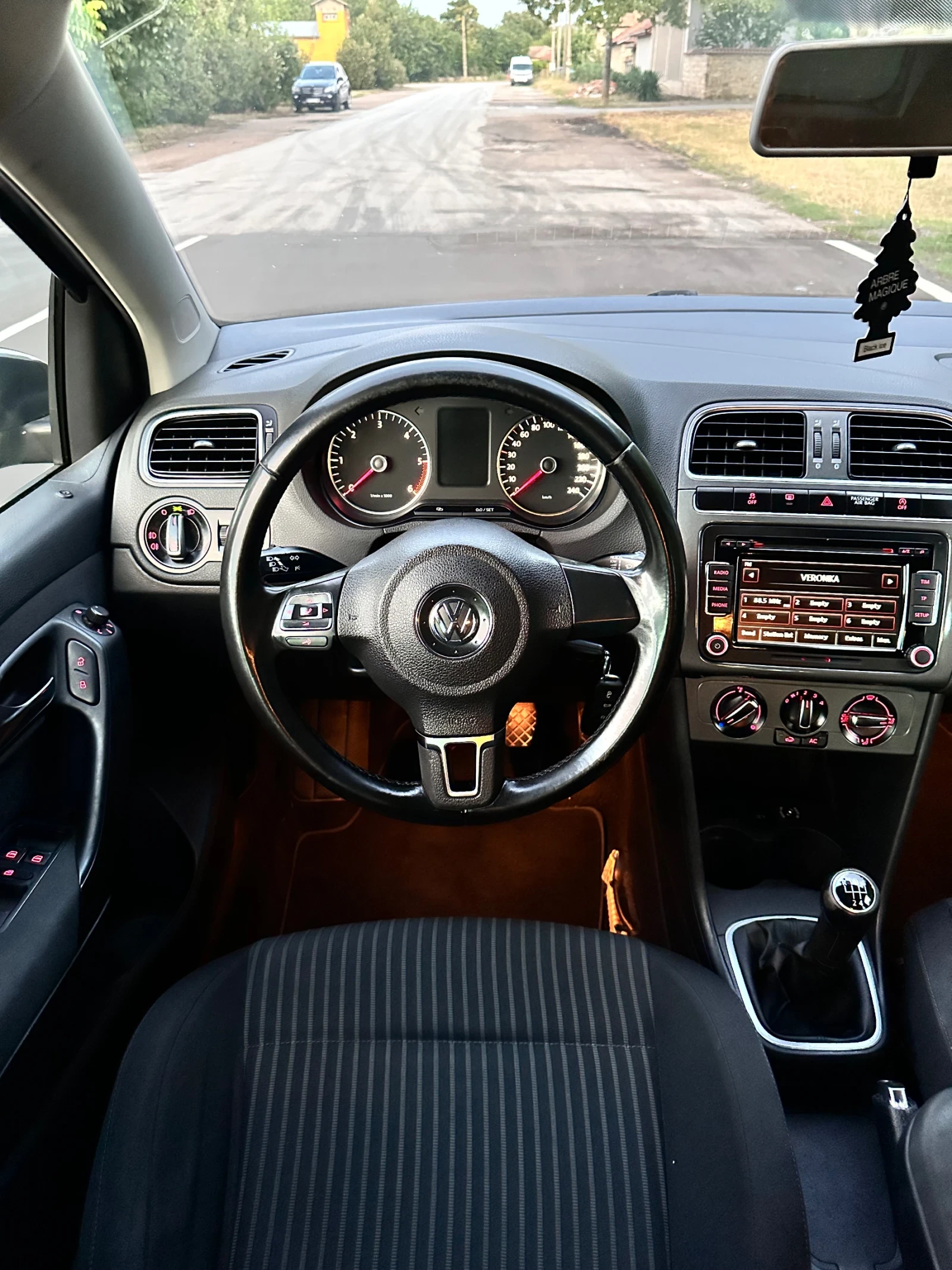 VW Polo 1.6 TDI HighLine 90kc, снимка 7 - Автомобили и джипове - 55954555