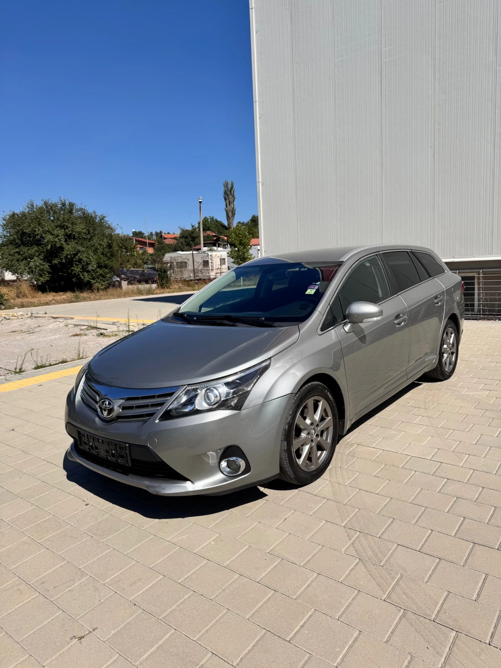 Toyota Avensis Камера алкантара навигация 