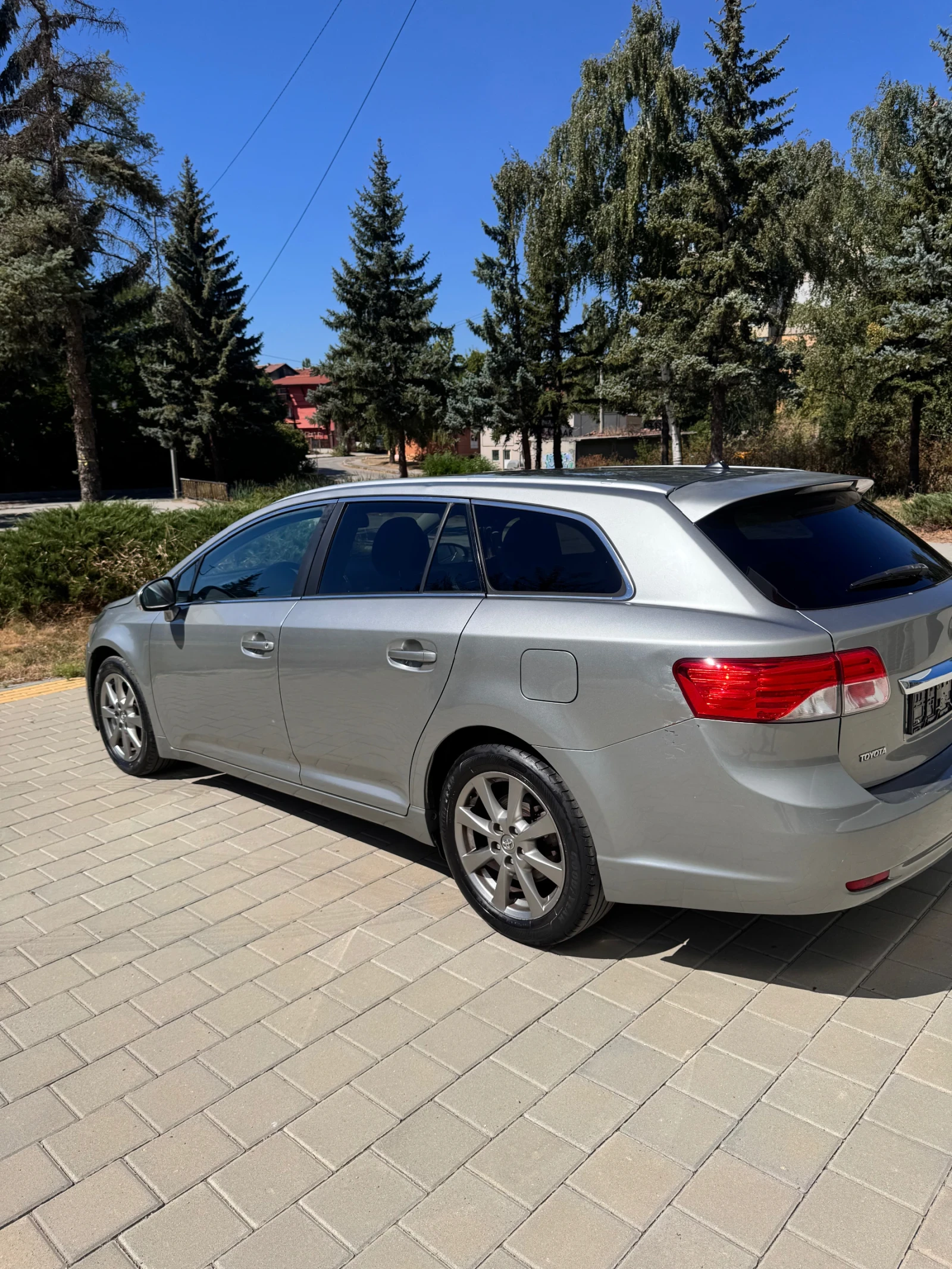 Toyota Avensis Камера алкантара навигация , снимка 8 - Автомобили и джипове - 55994537