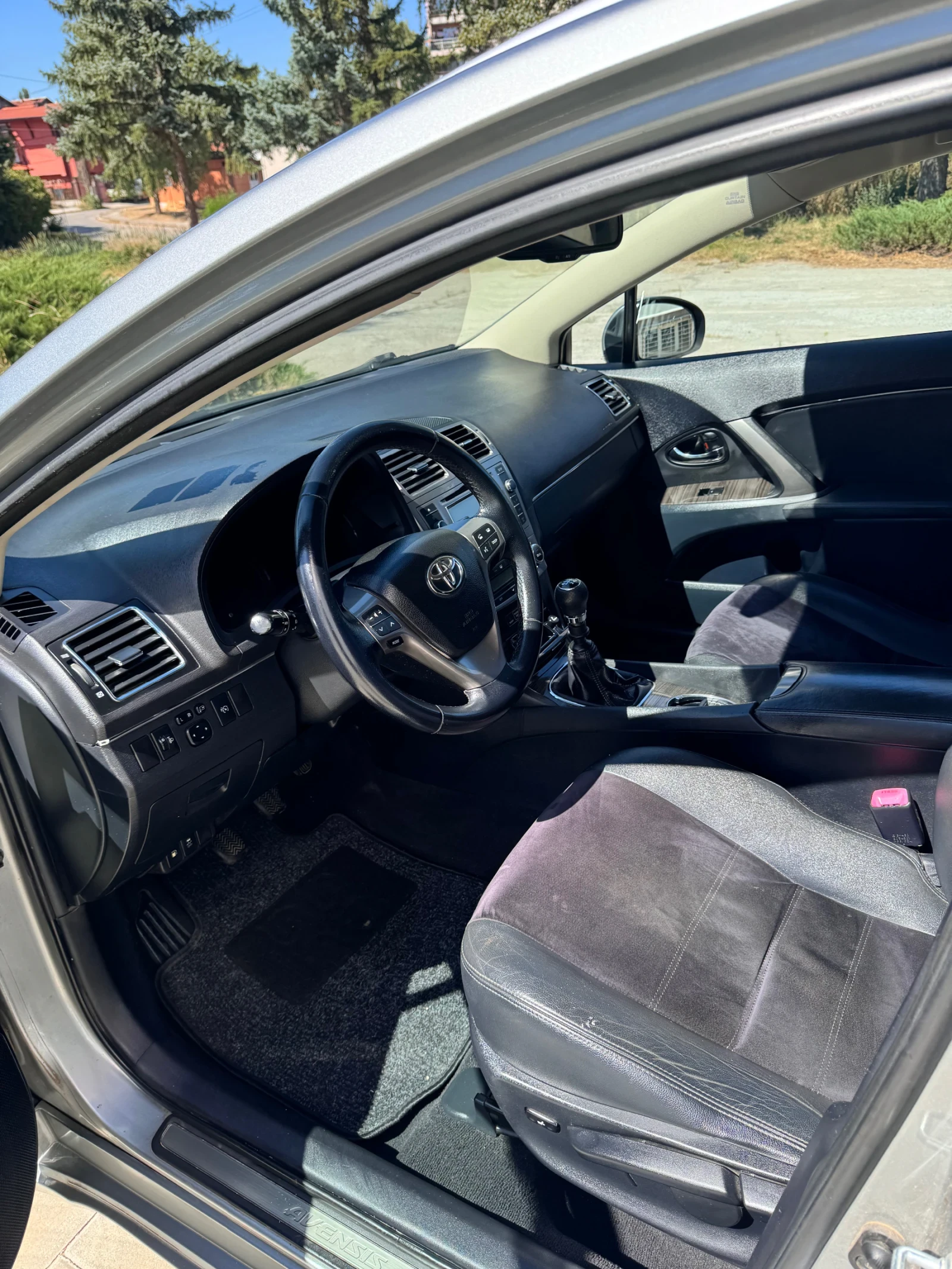 Toyota Avensis Камера алкантара навигация , снимка 9 - Автомобили и джипове - 55994537