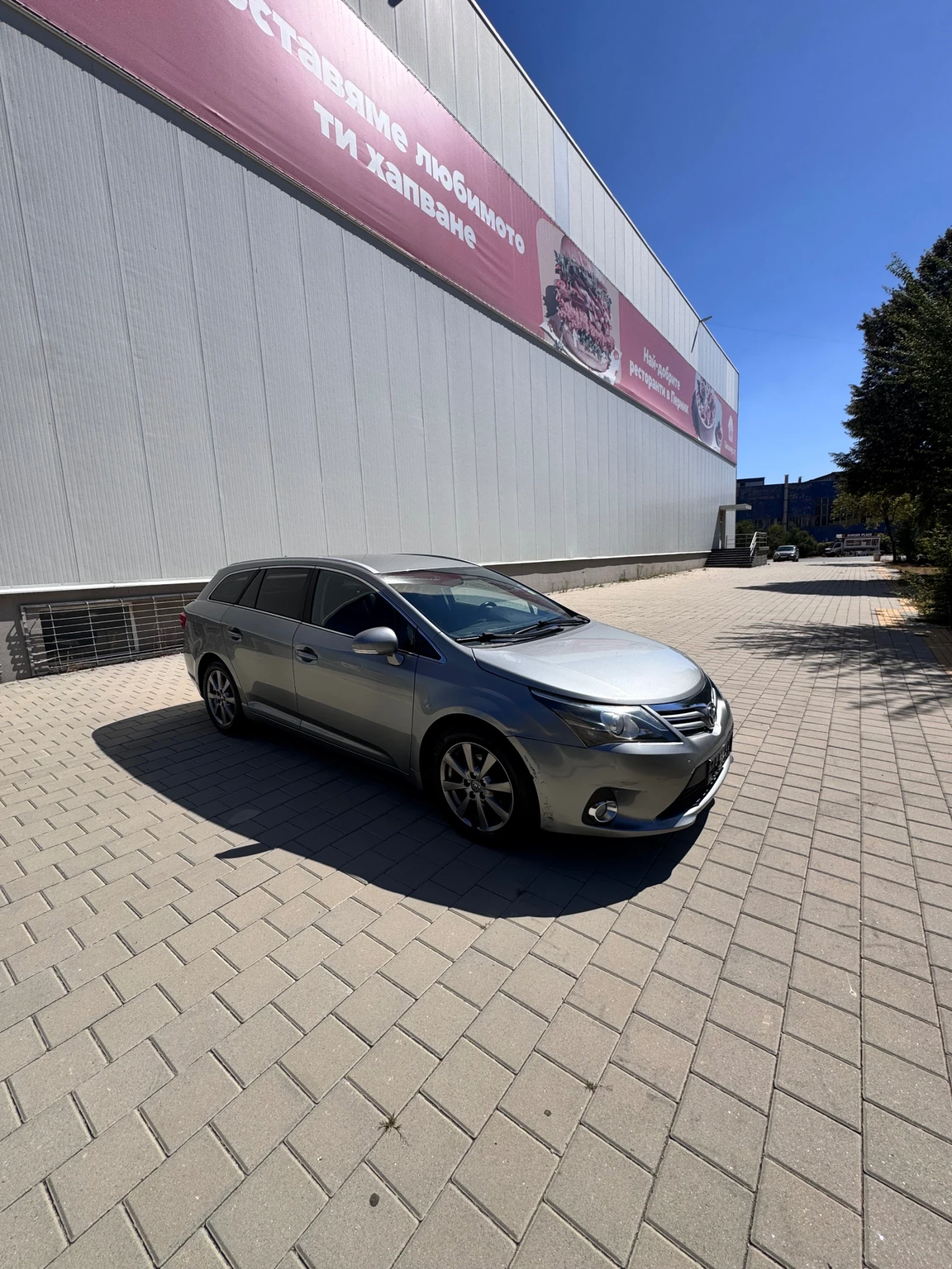 Toyota Avensis Камера алкантара навигация , снимка 3 - Автомобили и джипове - 55994537