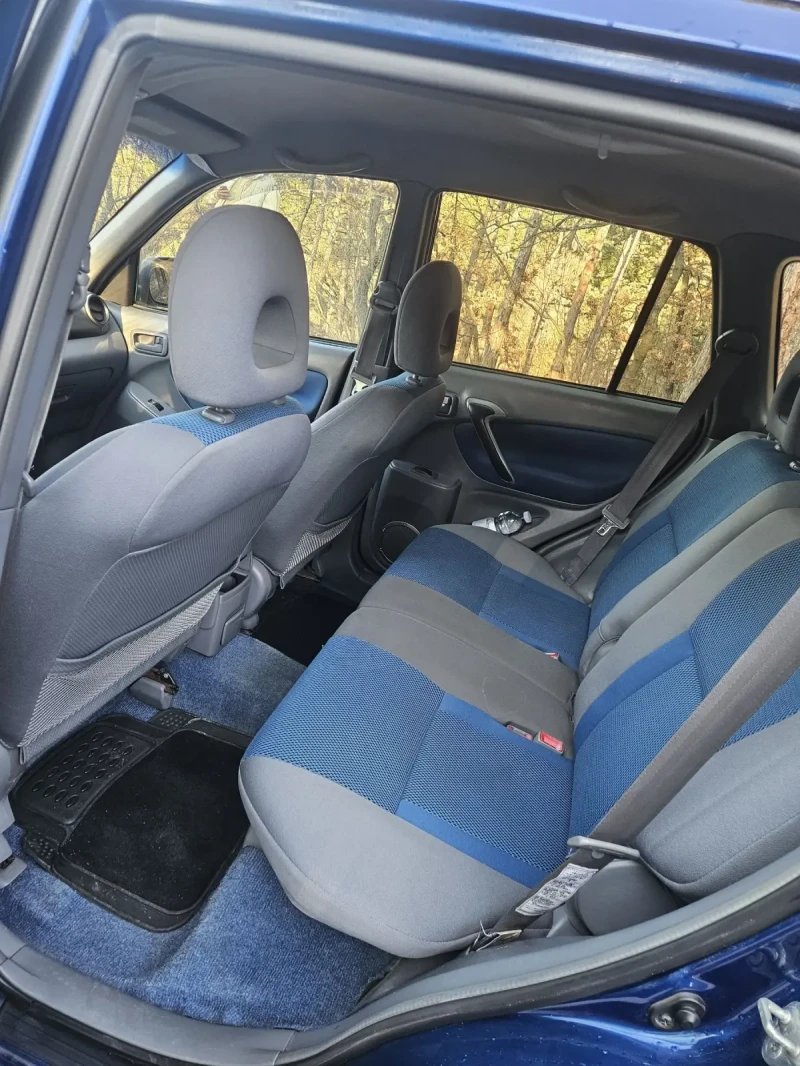 Toyota Rav4 2.0 D4D, снимка 7 - Автомобили и джипове - 49273276