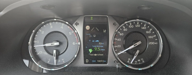 Toyota Hilux 2.4D 6AT Style, снимка 8 - Автомобили и джипове - 52696446