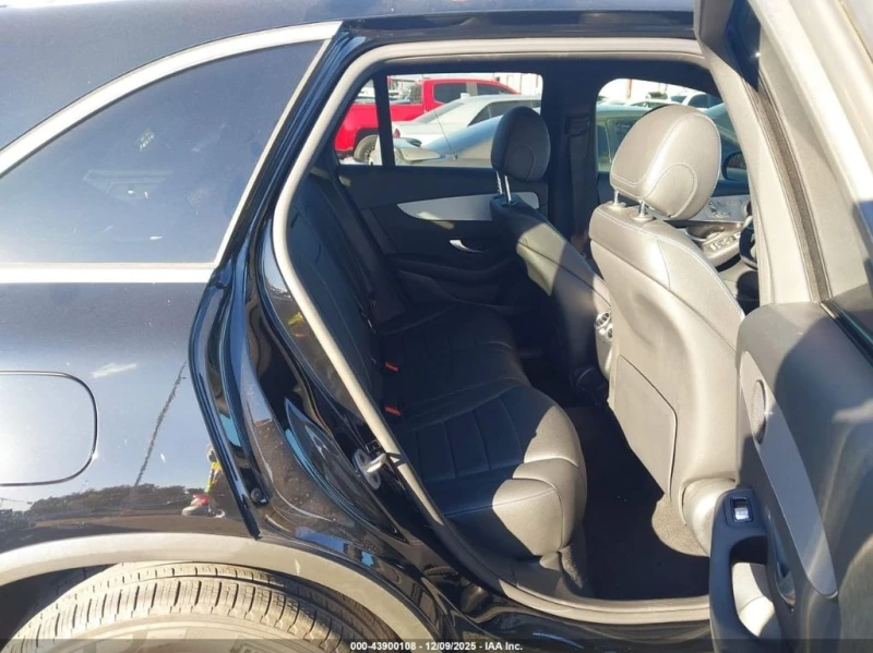 Mercedes-Benz GLC 300 * SUV * CARFAX * БЕЗ ПЪРВОНАЧАЛНА ВНОСКА, снимка 8 - Автомобили и джипове - 52958610