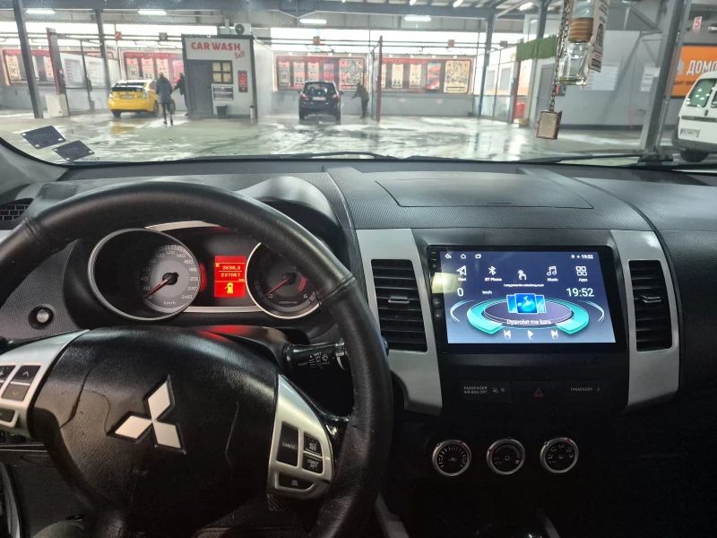 Mitsubishi Outlander, снимка 6 - Автомобили и джипове - 53065379