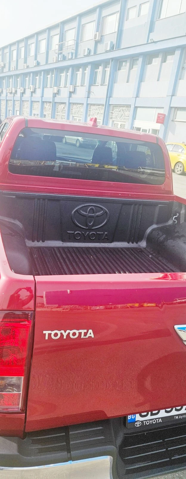 Toyota Hilux 2.4D 6AT Style, снимка 3 - Автомобили и джипове - 52696446