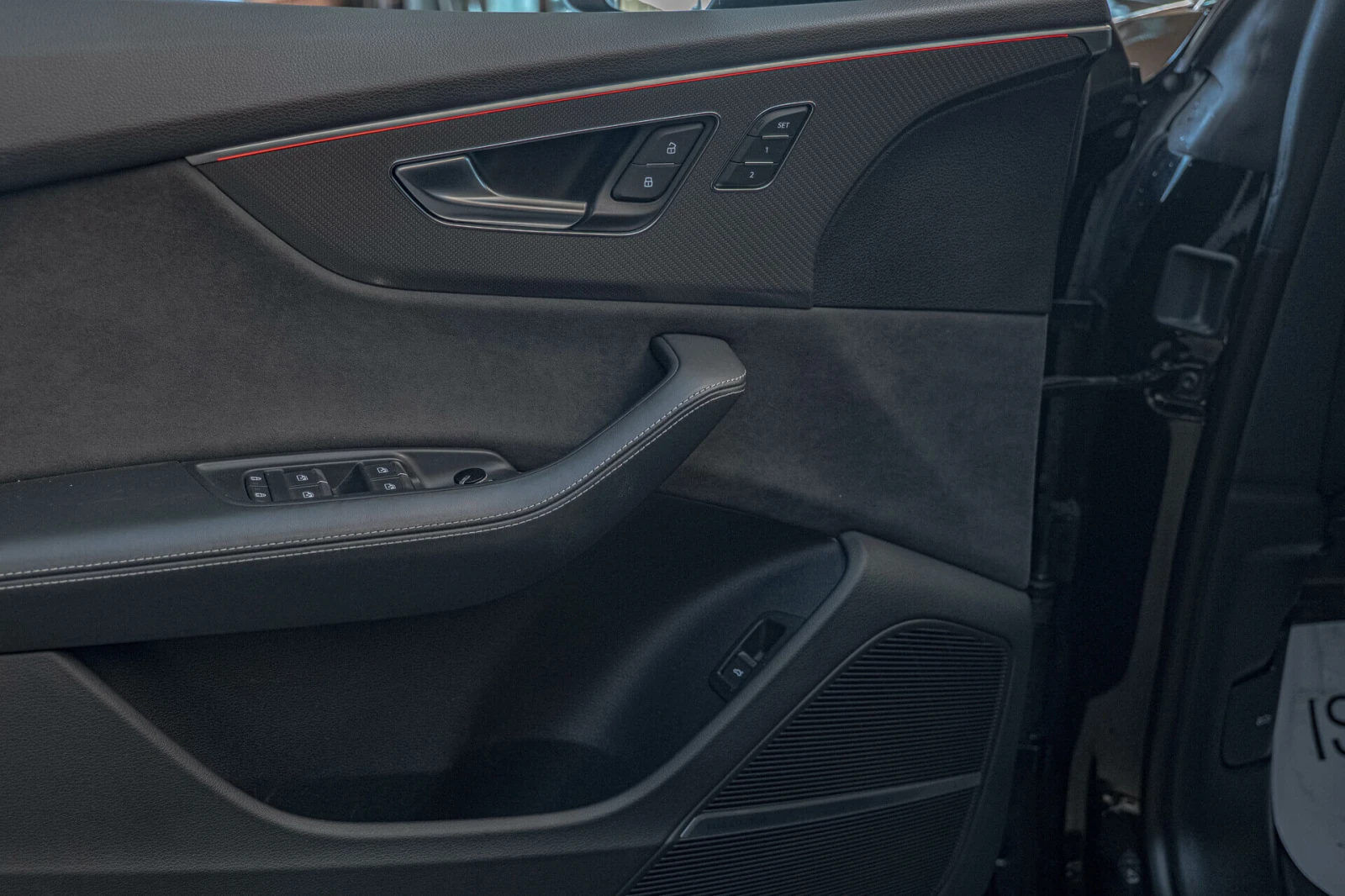 Audi RSQ8 4.0TFSI/BANG&OLUFSEN/Камера/Обдухване/Панорама - изображение 8