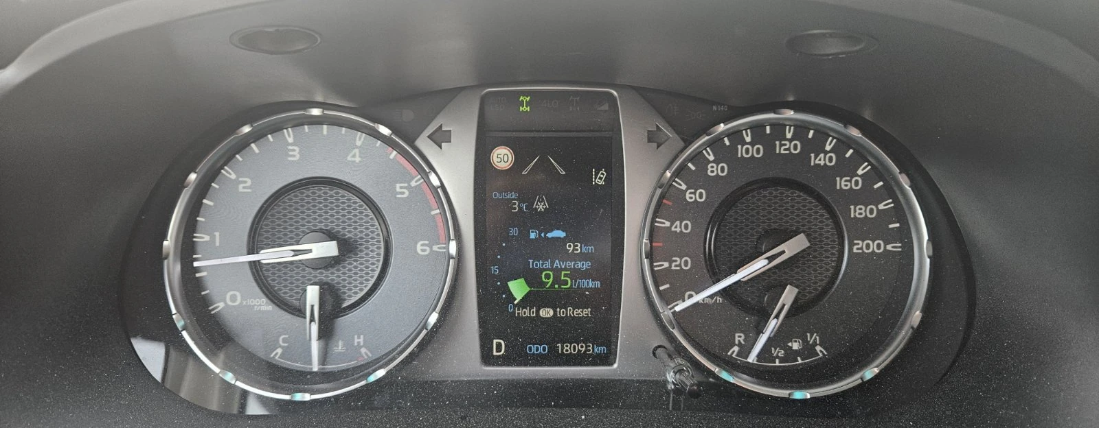 Toyota Hilux 2.4D 6AT Style - изображение 8