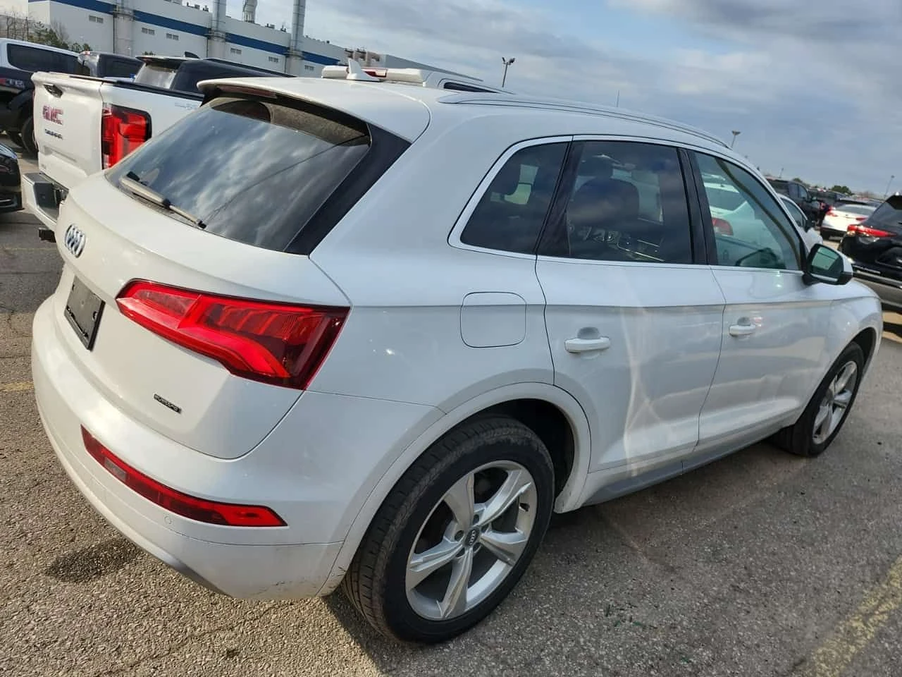 Audi Q5 Progressiv/CARFAX/Панорама/Памет/Подгрев/2 КЛЮЧА, снимка 3 - Автомобили и джипове - 54459674