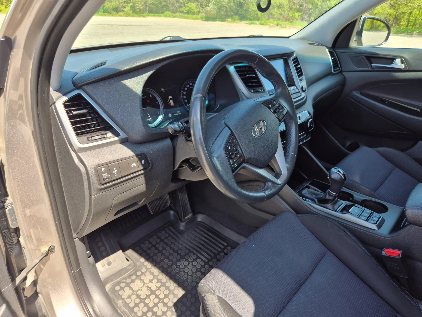 Hyundai Tucson, снимка 17 - Автомобили и джипове - 54718514