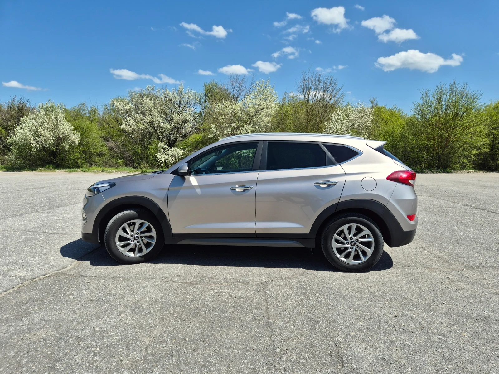 Hyundai Tucson, снимка 5 - Автомобили и джипове - 54718514