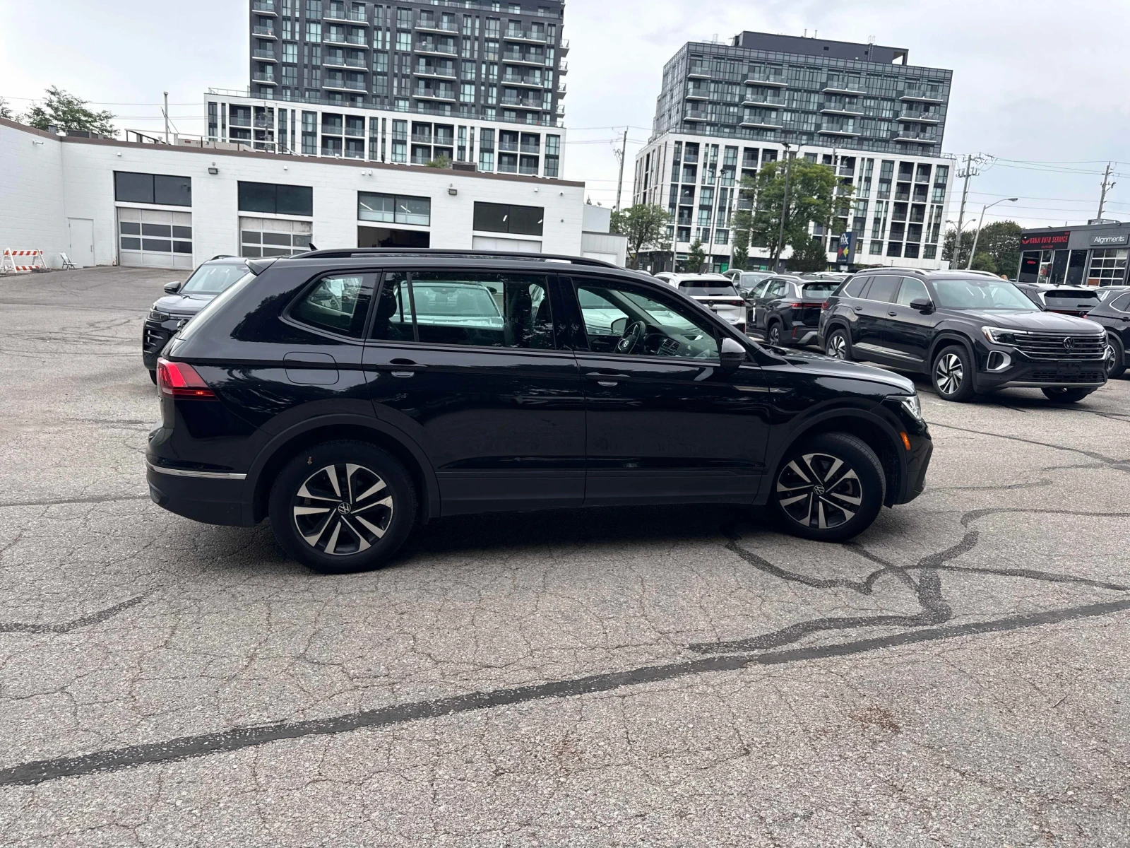 VW Tiguan * Trendline * CARFAX * ОТ ПРЕДСТАВИТЕЛСТВО* , снимка 3 - Автомобили и джипове - 56074313