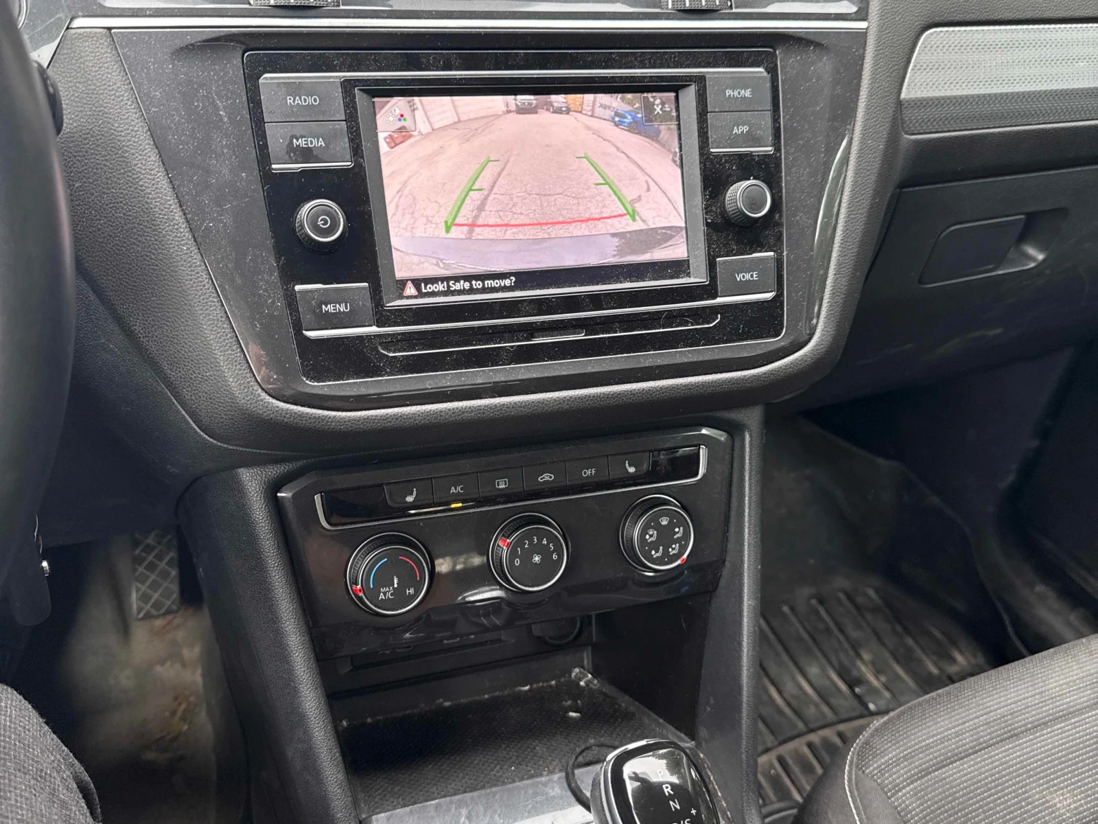 VW Tiguan * Trendline * CARFAX * ОТ ПРЕДСТАВИТЕЛСТВО* , снимка 9 - Автомобили и джипове - 56074313