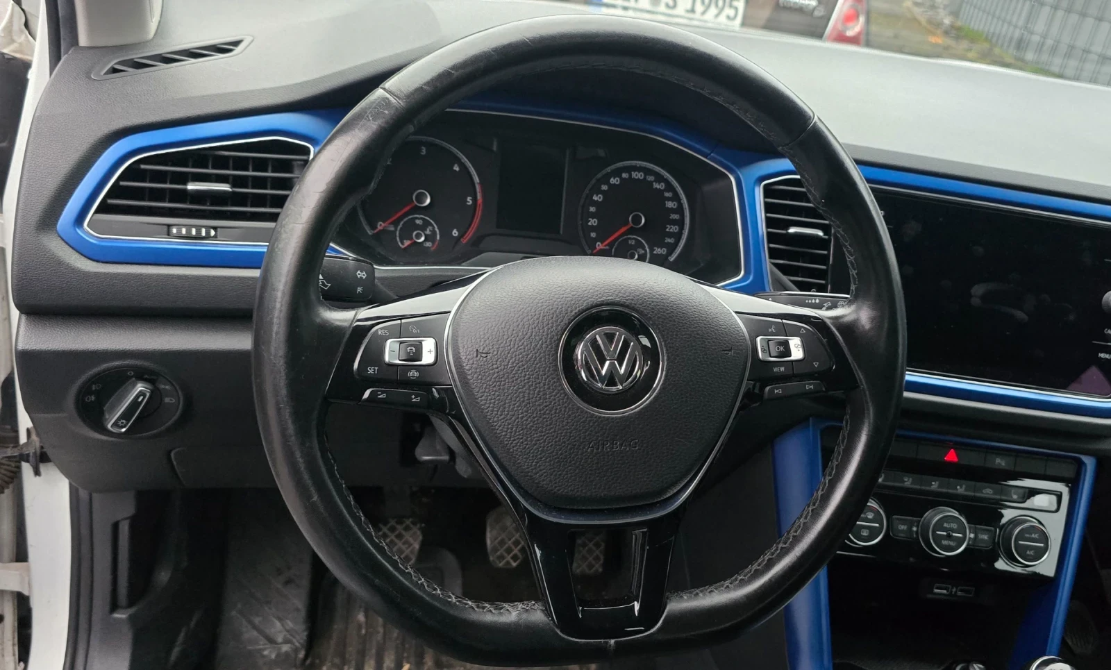VW T-Roc, снимка 8 - Автомобили и джипове - 56679429