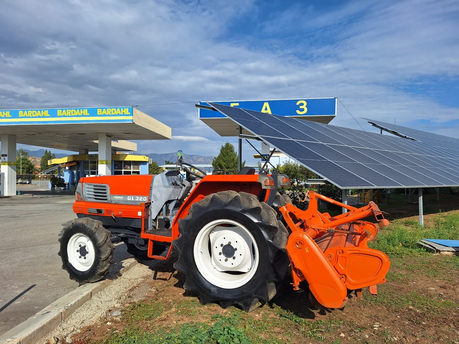 Трактор Kubota, снимка 6 - Селскостопанска техника - 56625559