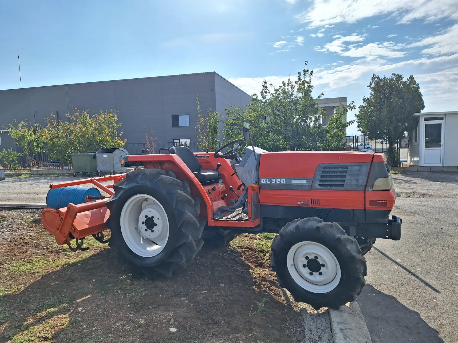 Трактор Kubota, снимка 2 - Селскостопанска техника - 56625559