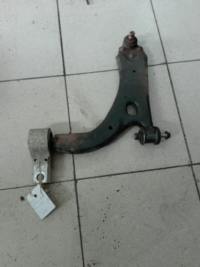 носач преден ляв Форд Фиеста 1.4 тдци