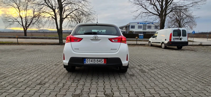 Toyota Auris 1.6 valve  matic, снимка 8 - Автомобили и джипове - 48273099