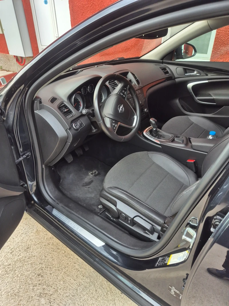 Opel Insignia 1.4 140кс., снимка 4 - Автомобили и джипове - 51969757