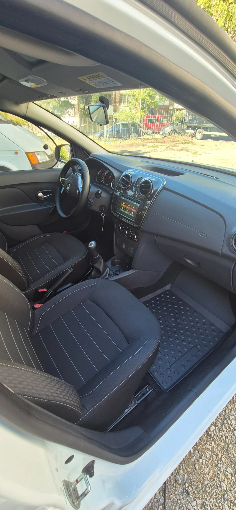 Dacia Logan, снимка 10 - Автомобили и джипове - 52589753