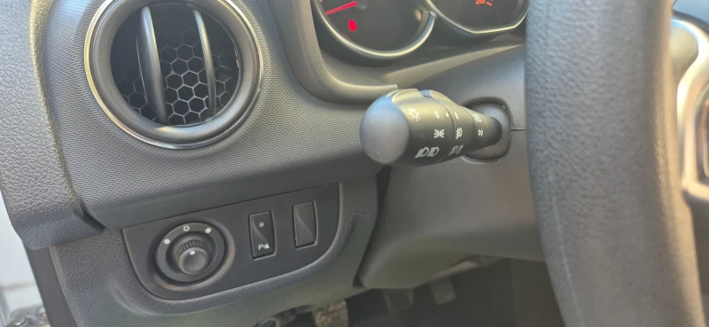 Dacia Logan, снимка 8 - Автомобили и джипове - 52589753