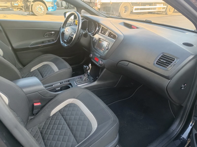 Kia Ceed 1.6 CRDI -GT Line, снимка 11 - Автомобили и джипове - 52757443