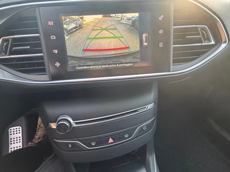 Peugeot 308 1.6 BLUEHDI , снимка 12 - Автомобили и джипове - 53342650