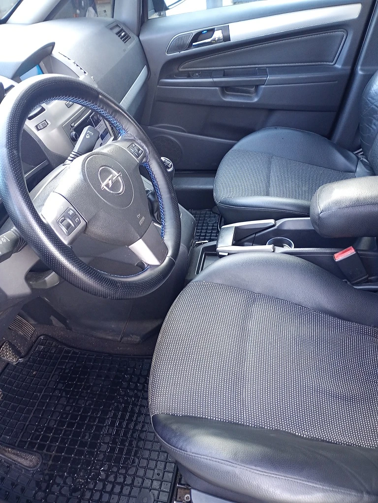 Opel Zafira 1.9, снимка 6 - Автомобили и джипове - 53565345