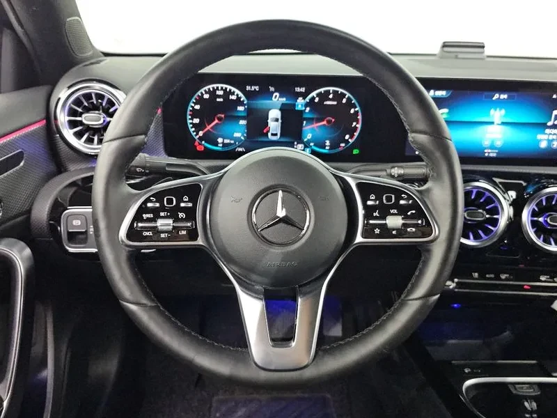 Mercedes-Benz A 220 AMG LINE, снимка 13 - Автомобили и джипове - 56084197