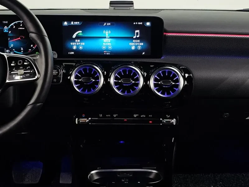 Mercedes-Benz A 220 AMG LINE, снимка 14 - Автомобили и джипове - 56084197